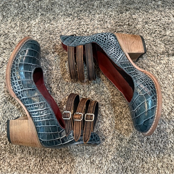 freebird Shoes - Stylish Crocodile Patterned Heels